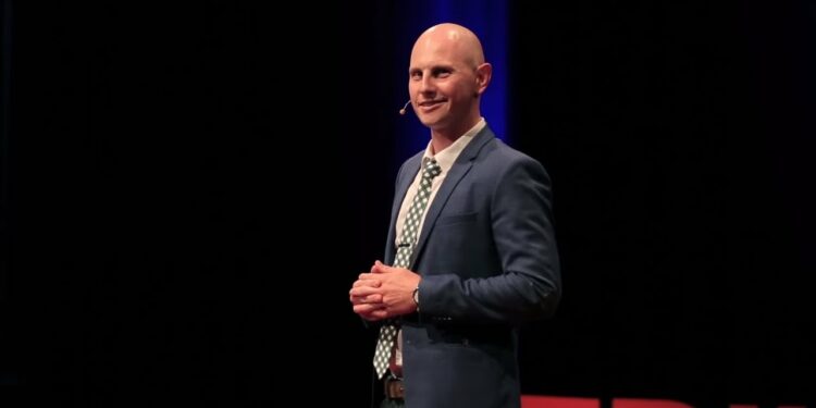 A one minute TEDx Talk for the digital age | Woody Roseland | TEDxMileHigh