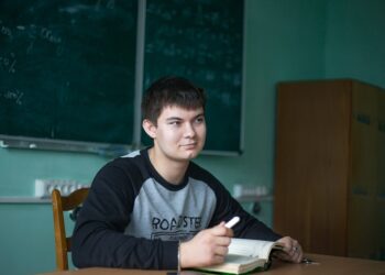 Reviewing AI Tools for E-commerce